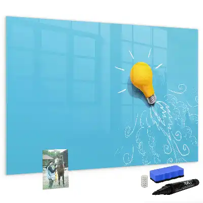 Pizarra magnética de pared con rotulador con dibujo de una bombilla
