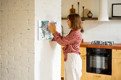Pizarra de cristal con diseño de mapa del mundo ilustrado con superficie borrable e imanes