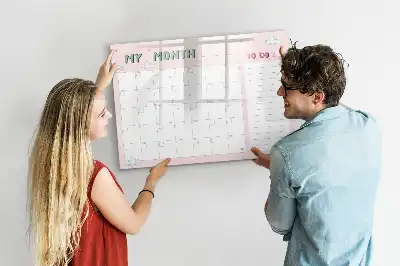 Pizarra magnética de pared con rotulador y diseño de planificador mensual infantil