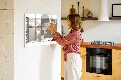 Pizarra magnética de pared diseño de mapa del mundo en color marrón con rotulador incluido