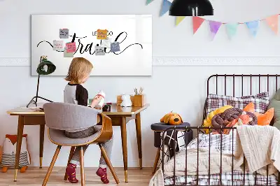 Pizarra magnética de pared con rotulador y diseño de viajes