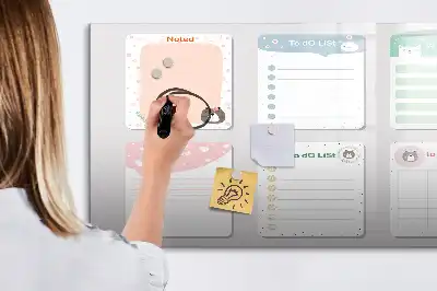 Pizarra magnética de pared con rotulador y notas coloridas
