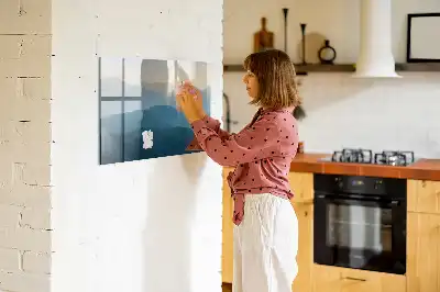 Pizarra magnética de pared con rotulador y diseño de abstracción de paisaje