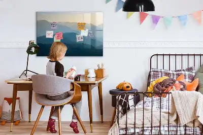 Pizarra magnética de pared con rotulador y diseño de abstracción de paisaje
