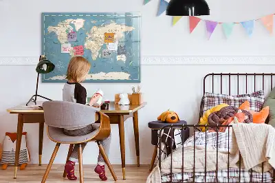 Pizarra de cristal magnética diseño con mapa del mundo vintage