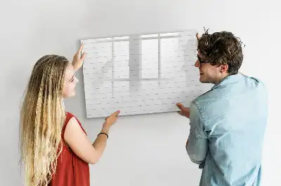 Pizarra de cristal magnética borrable con diseño de paneles de madera
