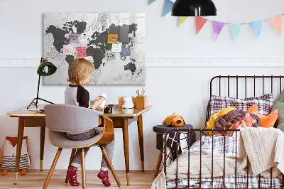 Pizarra magnética de pared diseño de mapa del mundo sobre hormigón con rotulador incluido