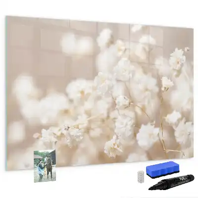 Pizarra borrable de cristal con imanes decorada con flores blancas pequeñas