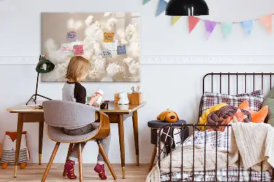 Pizarra borrable de cristal con imanes decorada con flores blancas pequeñas