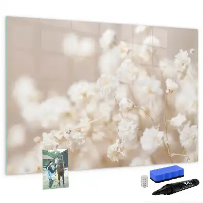 Pizarra borrable de cristal con imanes decorada con flores blancas pequeñas