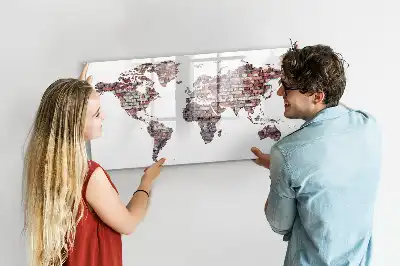 Mapa del mundo magnético de pared con rotulador y diseño de ladrillos