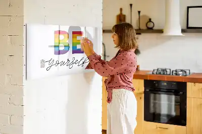 Pizarra borrable de cristal con imanes con diseño de texto Sé tú mismo