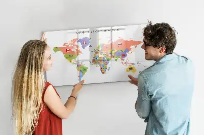 Pizarra magnética de pared con rotulador y diseño de mapa con banderas