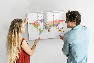 Pizarra magnética de pared con rotulador y diseño de mapa con banderas