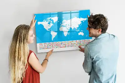 Pizarra magnética de pared con rotulador y diseño de mapa con contornos de países