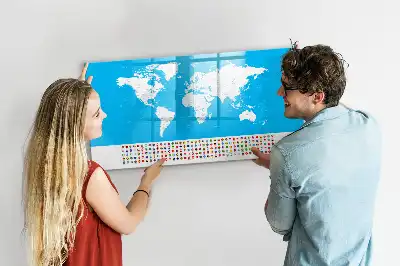 Pizarra magnética de pared con rotulador y diseño de mapa con contornos de países