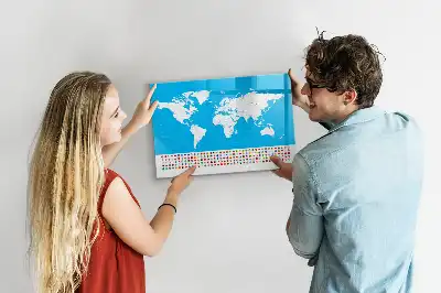 Pizarra magnética de pared con rotulador y diseño de mapa con contornos de países