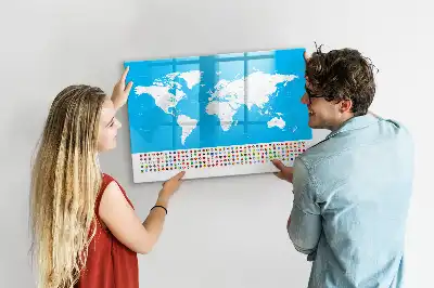 Pizarra magnética de pared con rotulador y diseño de mapa con contornos de países