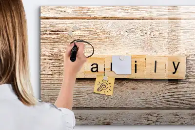 Pizarra magnética de pared con diseño de texto familia y rotulador