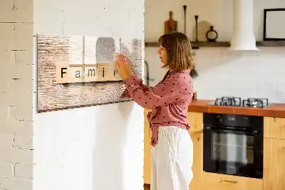 Pizarra magnética de pared con diseño de texto familia y rotulador