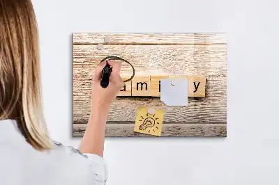Pizarra magnética de pared con diseño de texto familia y rotulador