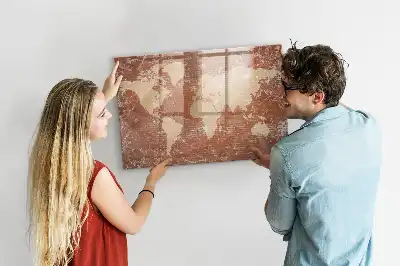 Pizarra de cristal magnética diseño de mapa del mundo sobre ladrillos