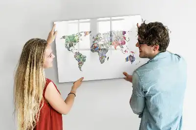Mapa decorativo realizado con billetes pizarra magnética de pared con rotulador