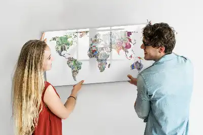 Mapa decorativo realizado con billetes pizarra magnética de pared con rotulador
