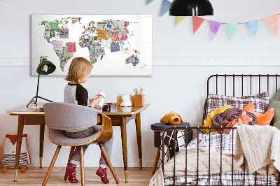 Mapa decorativo realizado con billetes pizarra magnética de pared con rotulador