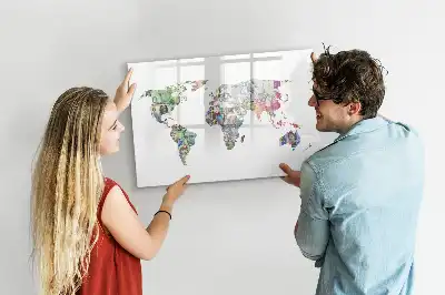 Mapa decorativo realizado con billetes pizarra magnética de pared con rotulador