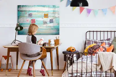 Pizarra magnética de pared en color azul con rotulador