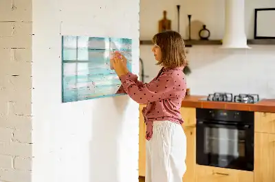 Pizarra magnética de pared en color azul con rotulador