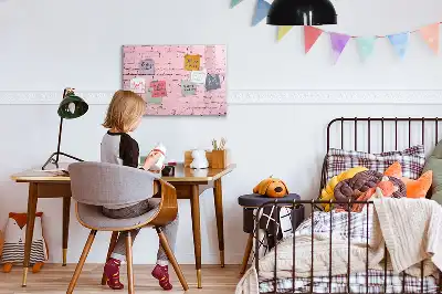 Pizarra magnética de pared con rotulador y diseño de ladrillo