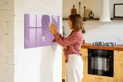 Pizarra magnética de pared con rotulador en color lila