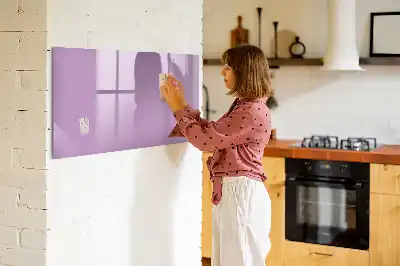 Pizarra magnética de pared con rotulador en color lila