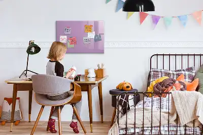 Pizarra magnética de pared con rotulador en color lila