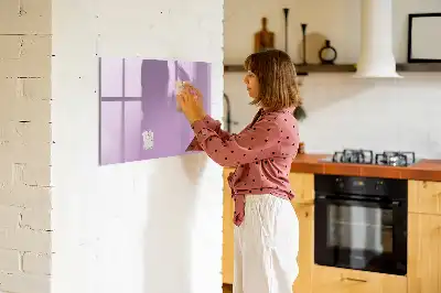 Pizarra magnética de pared con rotulador en color lila
