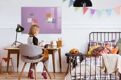 Pizarra magnética de pared con rotulador en color lila