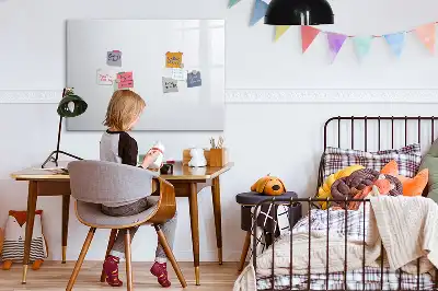 Pizarra magnética de pared con rotulador de color blanco roto