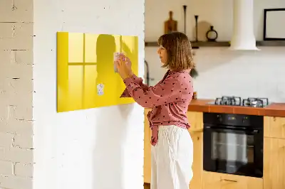 Pizarra borrable de cristal con imanes en color amarillo claro