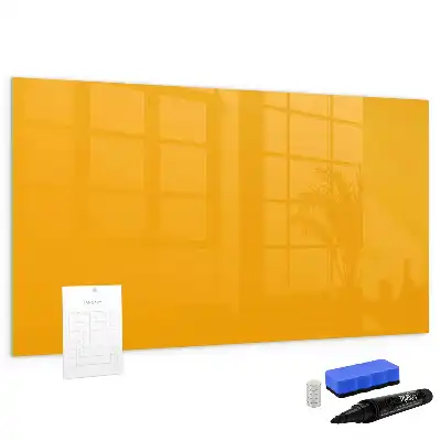 Pizarra magnética de pared con rotulador en color amarillo oro