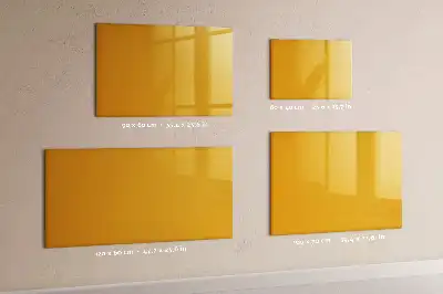 Pizarra magnética de pared con rotulador en color amarillo oro