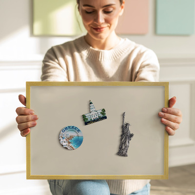 Pizarra magnética con marco dorado Color beige claro