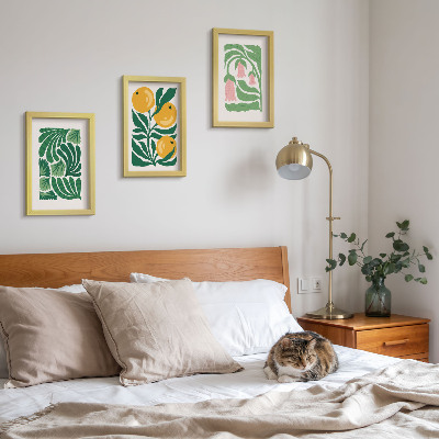 Tríptico enmarcado Diseños minimalistas de plantas con frutas y hojas.