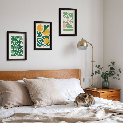 Tríptico enmarcado Diseños minimalistas de plantas con frutas y hojas.