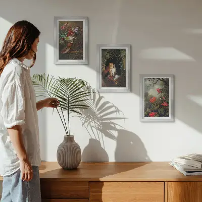 Tríptico enmarcado de flores antiguas, gatos y plantas en la naturaleza