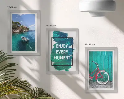 Tríptico enmarcado vista al mar con barco y bicicleta e inscripción inspiradora