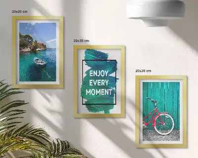 Tríptico enmarcado vista al mar con barco y bicicleta e inscripción inspiradora