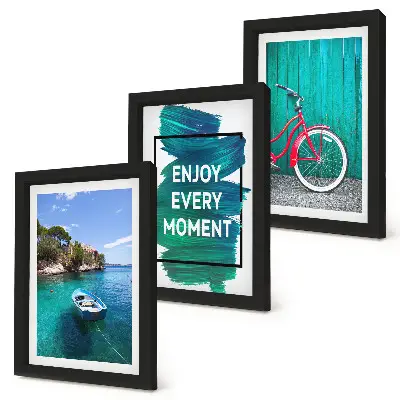 Tríptico enmarcado vista al mar con barco y bicicleta e inscripción inspiradora