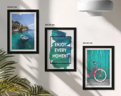 Tríptico enmarcado vista al mar con barco y bicicleta e inscripción inspiradora